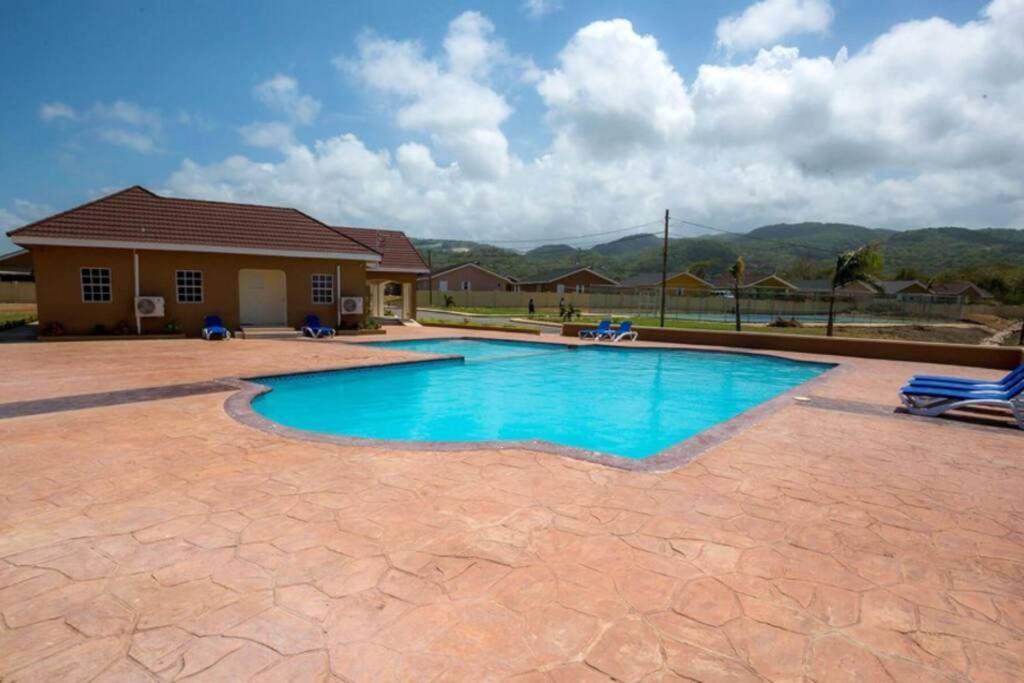Bing'S Home Away From Home Ocho Rios Exterior photo