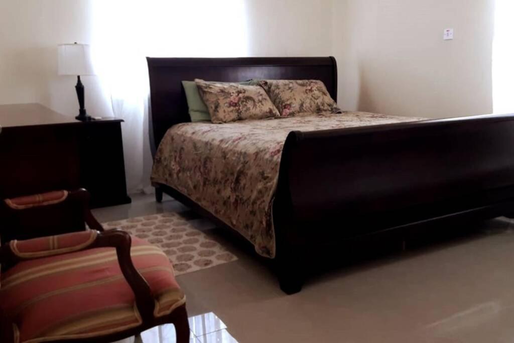 Bing'S Home Away From Home Ocho Rios Exterior photo